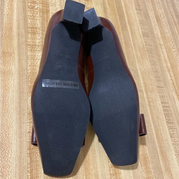 Tina Cus Brown Leather with Gold Accent Square Toe Block Heel Pumps NWOT 5 - Picture 6 of 9